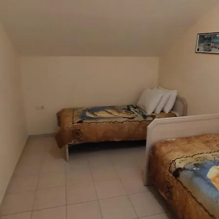 아파트 A 5-bedroom Duplex With A Swimming Pool And A Garden