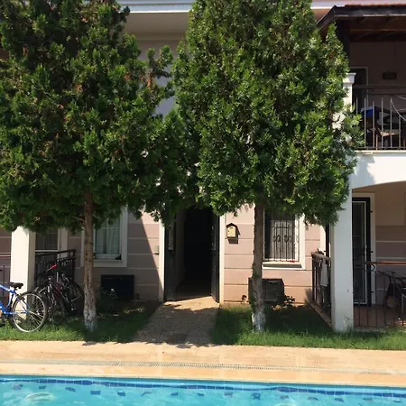 Apartamento A 5-bedroom Duplex With A Swimming Pool And A Garden