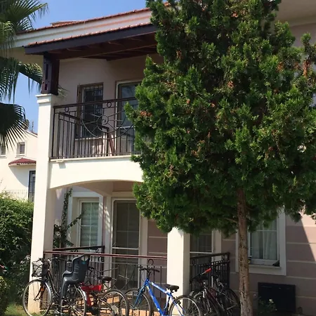 Apartamento A 5-bedroom Duplex With A Swimming Pool And A Garden
